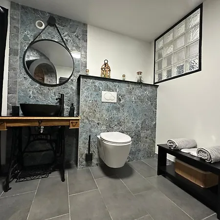 La Creche Romantique *