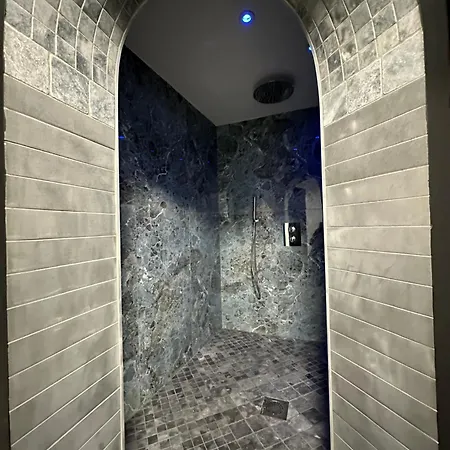 La Creche Romantique