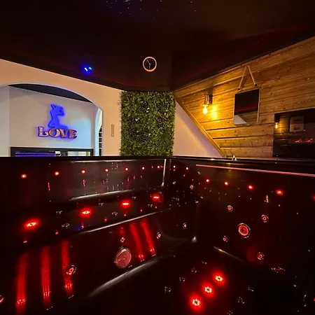 La Creche Romantique *