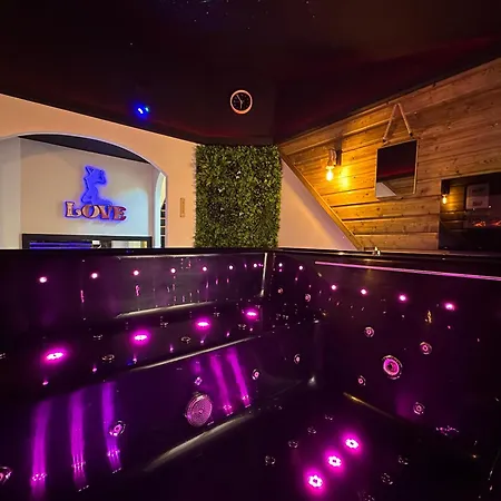 La Creche Romantique